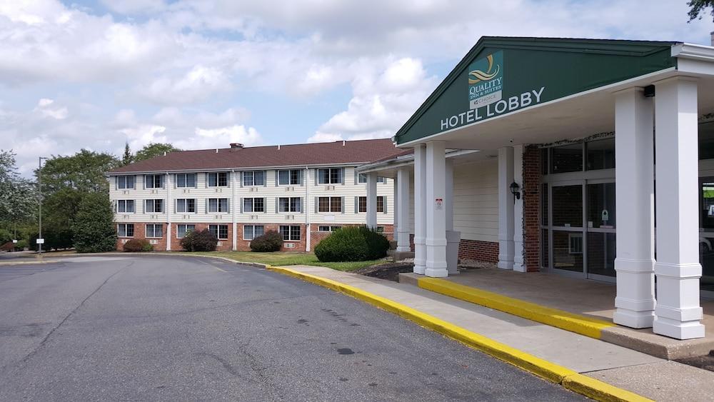 Quality Inn & Suites Conference Center West Chester Exterior photo