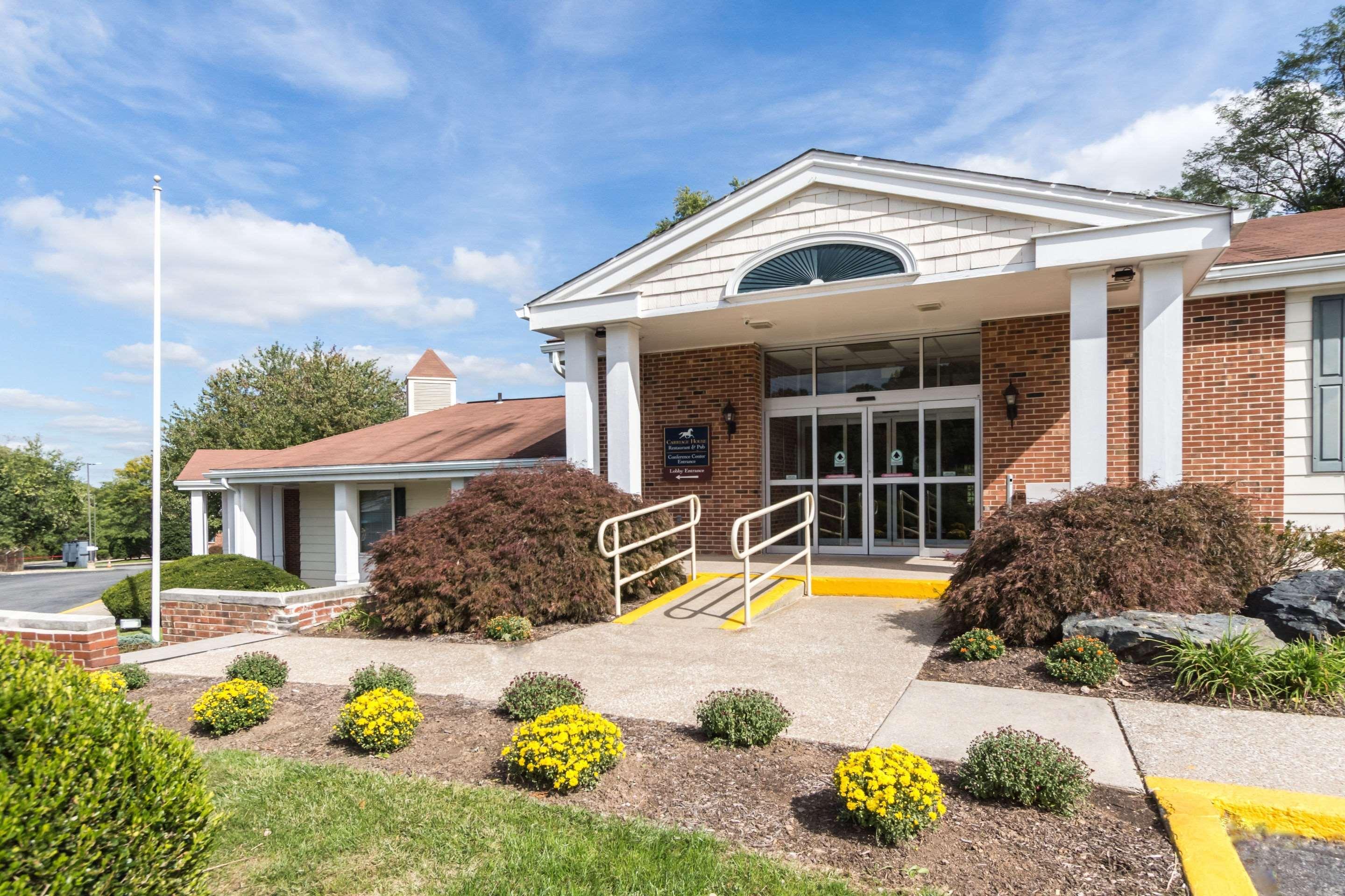 Quality Inn & Suites Conference Center West Chester Exterior photo